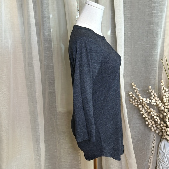 Aritzia Community Raglan Charcoal Grey 1/4 length sleeve tee T-shirt Raw hem - Picture 3 of 6